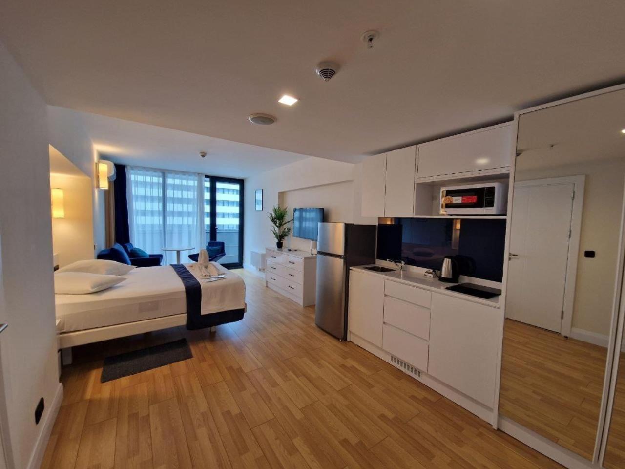 With Sea View Апартаменты Батуми